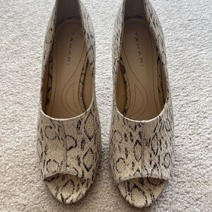 Tahari Cream/Brown Snake-Skin Pattern Peep Toe Shoes.